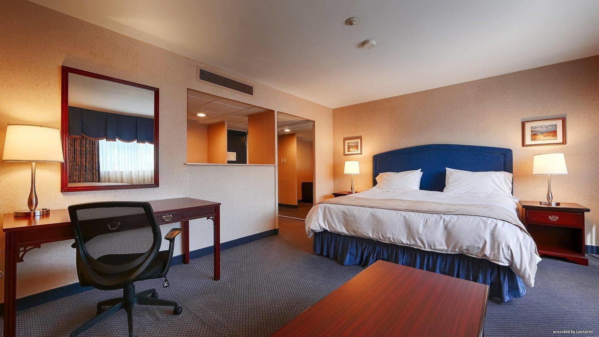 The Roehampton Hotel Toronto Room photo